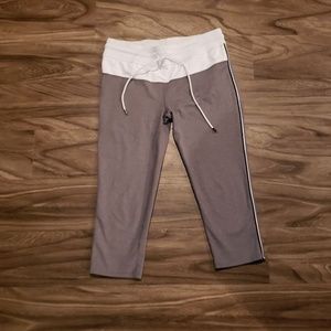 Fabletics-Yoga-Capri-Leggings-Pants-Women's-Grey-L